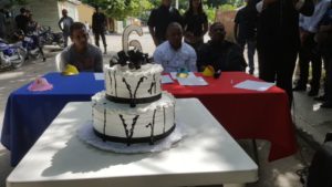 Con bizcocho celebran seis años de escuela paralizada en Galván de Bahoruco