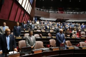 Diputados se muestran enfrentados por tema del aborto 