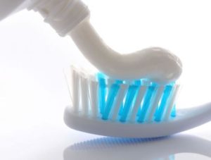 Descubre cómo preparar pasta dental casera en pocos minutos