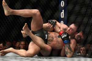 Combate Nurmagomedov-McGregor termina en caos 