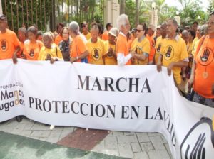 Envejecientes piden aprobar ley que obligue a hijos responsabilizarse del cuidado de padres