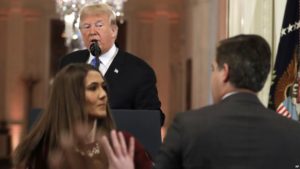 Casa Blanca suspende a reportero de CNN por confrontar a Trump