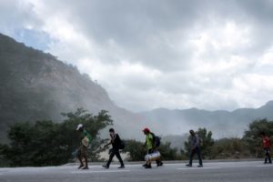 Cifran en más de 1.700 los salvadoreños que partieron en caravanas hacia EEUU