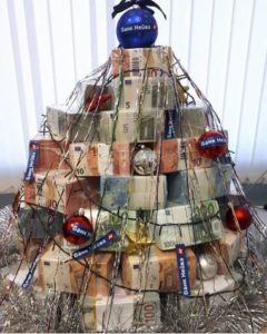 Un banco hace un árbol de Navidad de 2,4 millones de dólares