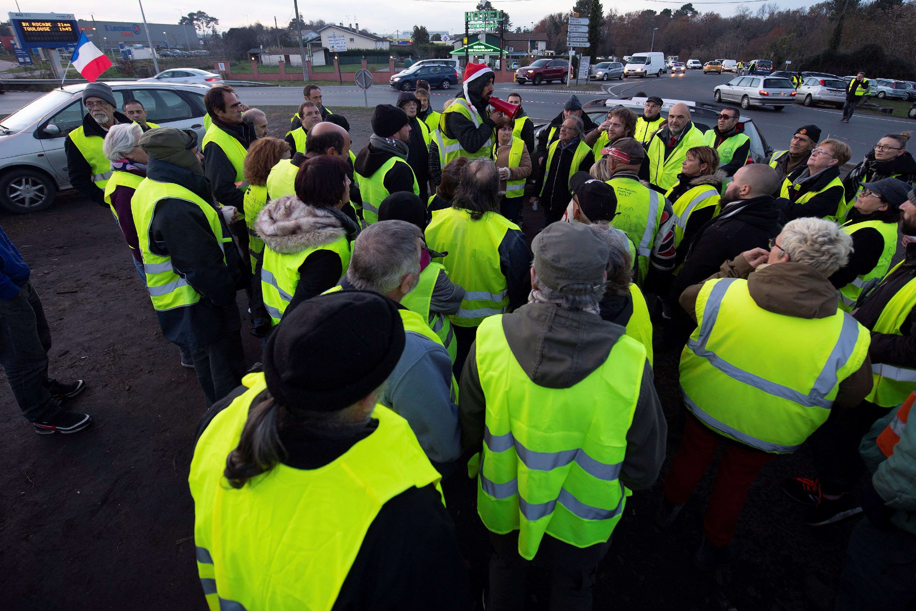 Francia: los "chalecos amarillos" vuelven a protestar este sábado