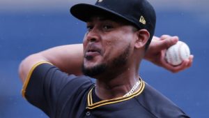 Dominicano Iván Nova pasa de Piratas a Medias Blancas