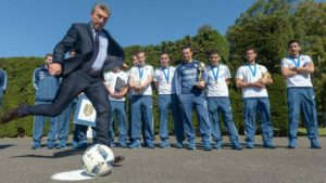 Presidente argentino promete ley contra violencia en fútbol tras escándalo en Copa Libertadores