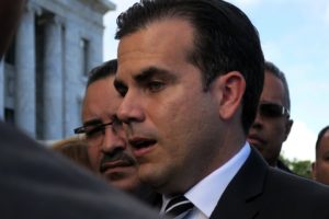 Gobernador de Puerto Rico pide apoyar reconstrucción de la isla en Washington