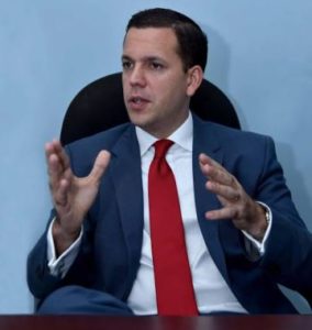 Hugo Veras rechaza ataques a corredor Charles de Gaulle