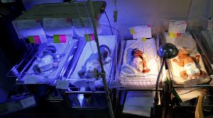 Mujer da a luz a septillizos de forma natural en un caso 