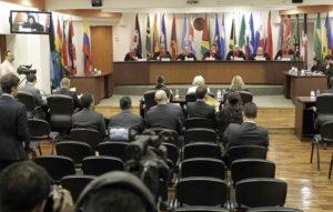 SJS03. SAN JOSÉ (COSTA RICA), 06/02/2014.- Vista de la audiencia de la Corte Interamericana de Derechos Humanos (CorteIDH) hoy, jueves 6 de febrero de 2014, en San José (Costa Rica), en el caso que juzga la CorteIDH sobre la presunta ejecución extrajudicial de los hermanos Landaeta Mejías, Igmar Alexander y Eduardo José, de 18 y 17 años, respectivamente, por parte de funcionarios del Cuerpo de Seguridad y Orden Público del Estado de Aragua en Venezuela. EFE/Jeffrey Arguedas
