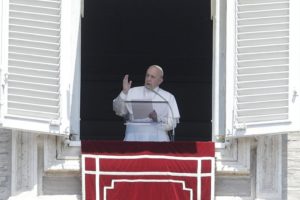 Papa Francisco: Que el aterrizaje lunar inspire avances en justicia