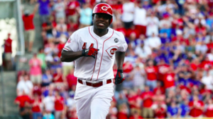 Dominicano Arístides Aquino sigue imponiendo marcas en Grandes Ligas 