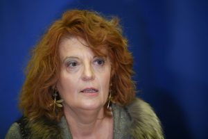 Fiscalía antiterrorista francesa investiga el acuchillamiento en afueras de París