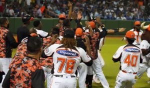 Toros del Este vuelven a toman control de Serie Final