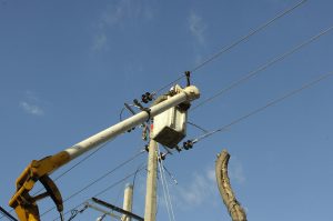 ETED informa trabaja en el restablecimiento del servicio eléctrico