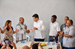 Asociación de Comerciantes del mercado de Cristo Rey reconoce al alcalde David Collado