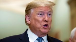 Juez declara al expresidente Donald Trump en desacato judicial