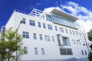 (INTEC), en conjunto con el Ministerio de Salud Pública, capacitó a más de 300 miembros del personal de esa entidad gubernamental sobre las tareas de vigilancia, prevención y control de la infección en los establecimientos de salud.
