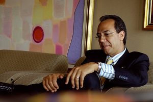 Cuatro premios nacionales de Literatura llaman proclamar la poesía frente a Covid-19