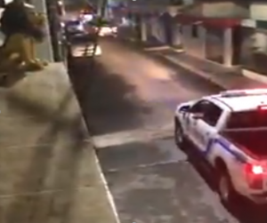 Policía Nacional evita aglomeración de personas en billares y colmados de Nagua