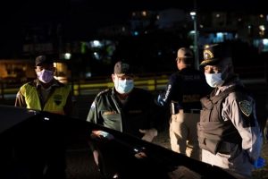 Ciudadanos en sectores populosos del Distrito Nacional siguen desacatando toque de queda