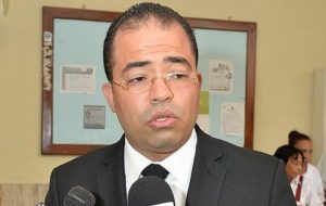 Piloto Affe Gutiérrez demanda al Estado por RD$ 100 millones 