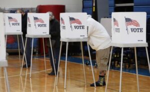 Cierran los primeros colegios electorales en Estados Unidos