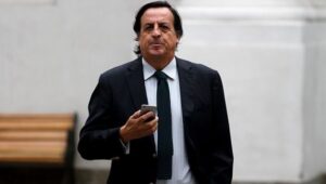 Renuncia el ministro del Interior de Chile, Víctor Pérez, tras aprobación de una acusación constitucional en su contra