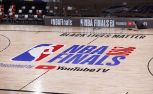 Cada equipo de la NBA jugará al menos dos partidos de pretemporada, uno en casa y otro fuera, y ninguno jugará más de cuatro. EFE/EPA/ERIK S. LESSER/Archivo