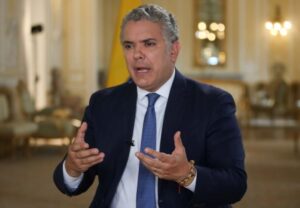 Duque dice que Maduro dirige 