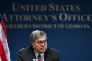 En la imagen, el fiscal general, William Barr, quien criticó el papel de la división del director de delitos electorales del Departamento de Justicia de Estados Unidos, Richard Pilger. EFE/EPA/JOHN AMIS/Archivo
