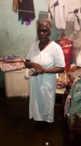 Piden ayuda para señora que vive en condiciones precarias