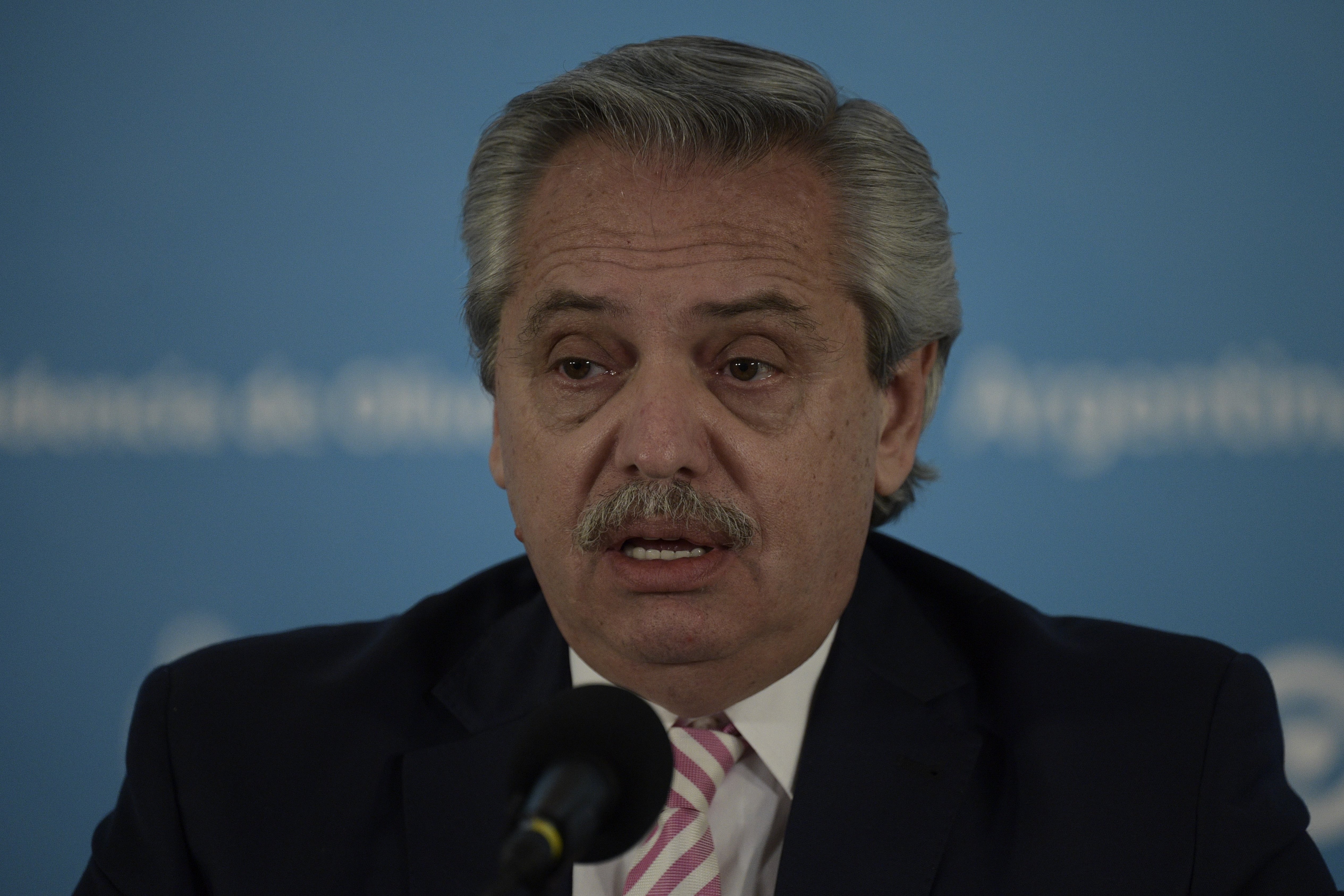 El expresidente argentino Alberto Fernández fue vinculado en un caso de contratación irregular de seguros durante su Gobierno. Foto: Fuente Externa