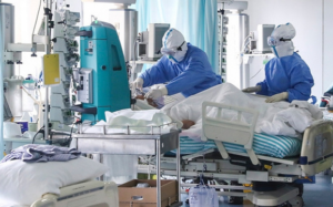 La escasez de medicamentos en UCI pone en alerta a los hospitales en Colombia