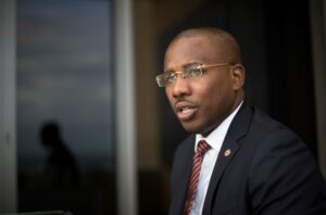 El canciller haitiano Claude Joseph durante una entrevista con Efe, este martes en Santo Domingo (República Dominicana). EFE/Orlando Barría
