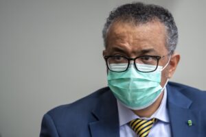 Los casos globales de covid-19 notificados oficialmente a la Organización Mundial de la Salud (OMS) han llegado a los 79,2 millones, con 435.000 nuevos contagios correspondientes a la última jornada. EFE/EPA/MARTIAL /Archivo