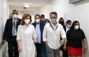 Vicepresidenta visita nueva área COVID-19 del Hospital Luis Eduardo Aybar
