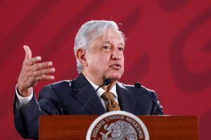 El presidente de México, Andrés Manuel López Obrador, durante su rueda de prensa matutina, en Palacio Nacional, en Ciudad de México (México) . EFE/José Méndez/Archivo