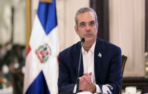 Presidente Abinader se reúne con funcionarios del área económica y con Luis Henry Molina