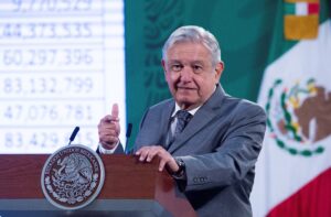 Fotografía cedida por la Presidencia de México que muestra al presidente, Andrés Manuel López Obrador, durante una rueda de prensa en el Palacio Nacional, en Ciudad de México (México). EFE/ Presidencia de México/ SOLO USO EDITORIAL/ NO VENTAS