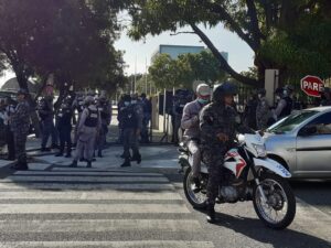 Congreso amanece cercado de policías por protesta convocada por 30 % de fondos de pensiones