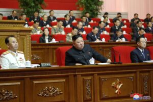 El líder norcoreano, Kim Jong-un (c), ha sido nombrado secretario general del Partido de los Trabajadores, en el congreso que celebra estos días en Pionyang la formación única del país asiático, El nombramiento se produce al ser restaurada la secretaría general, eliminada en el anterior congreso de mayo 2016, en el que el propio Kim fue nombrado presidente del Partido de los Trabajadores. EFE/EPA/KCNA