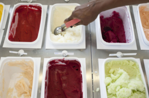 Lamer productos alimenticios en una tienda se convierte en un delito en Arizona y puede llevar a la cárcel