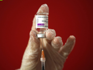 Suspensión de vacunación AstraZeneca en varios países: ¿qué pasó?, ¿es realmente peligrosa?