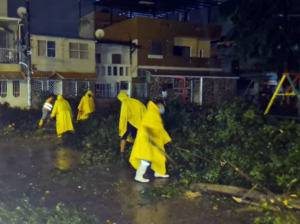 Un fuerte aguacero provoca estragos en Ecuador: inundaciones, coches varados y suspensión de transportes
