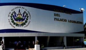 Fiscalía de El Salvador allana la sede del Congreso por una investigación anticorrupción