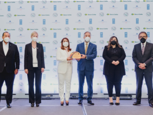 Banco Caribe recibe certificación Igualando RD por política de equidad de género