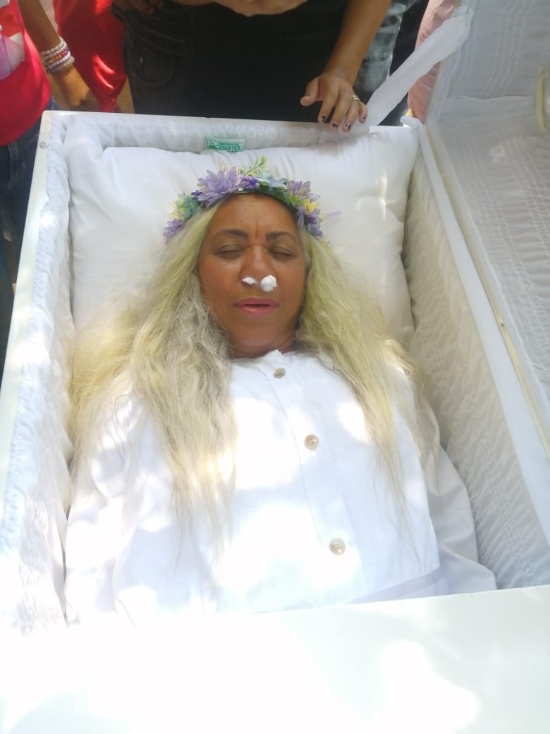 Video: Mujer realiza su velorio en vida