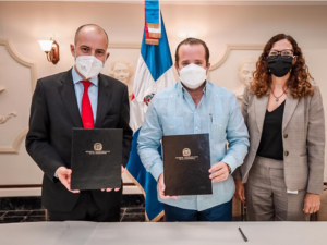 Firman convenio para brindar oportunidad de educación a jóvenes
